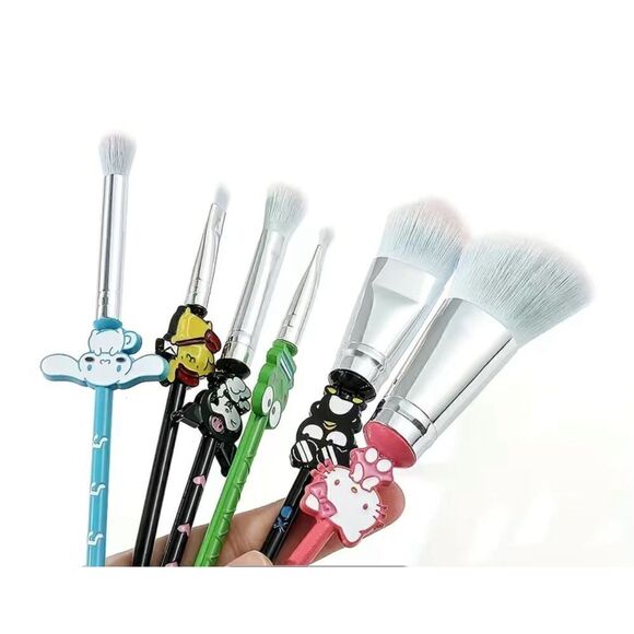1 LEFT! Hello Kitty 6 Piece Makeup Brush Set w/ Bag - Picture 2 of 7